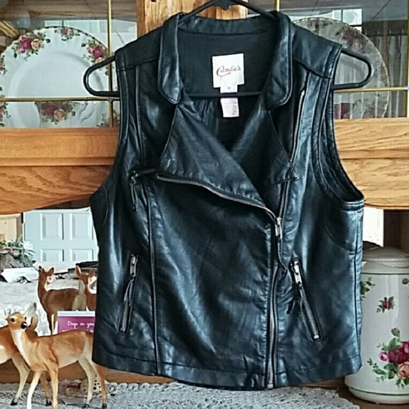 Candie's Jackets & Blazers - 🎉HP🎉CANDIE'S FAUX LEATHER VEST